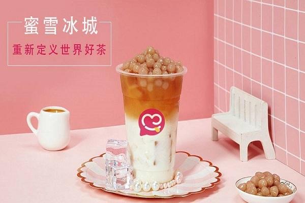 蜜雪冰城算中高端奶茶店嗎?看起來是